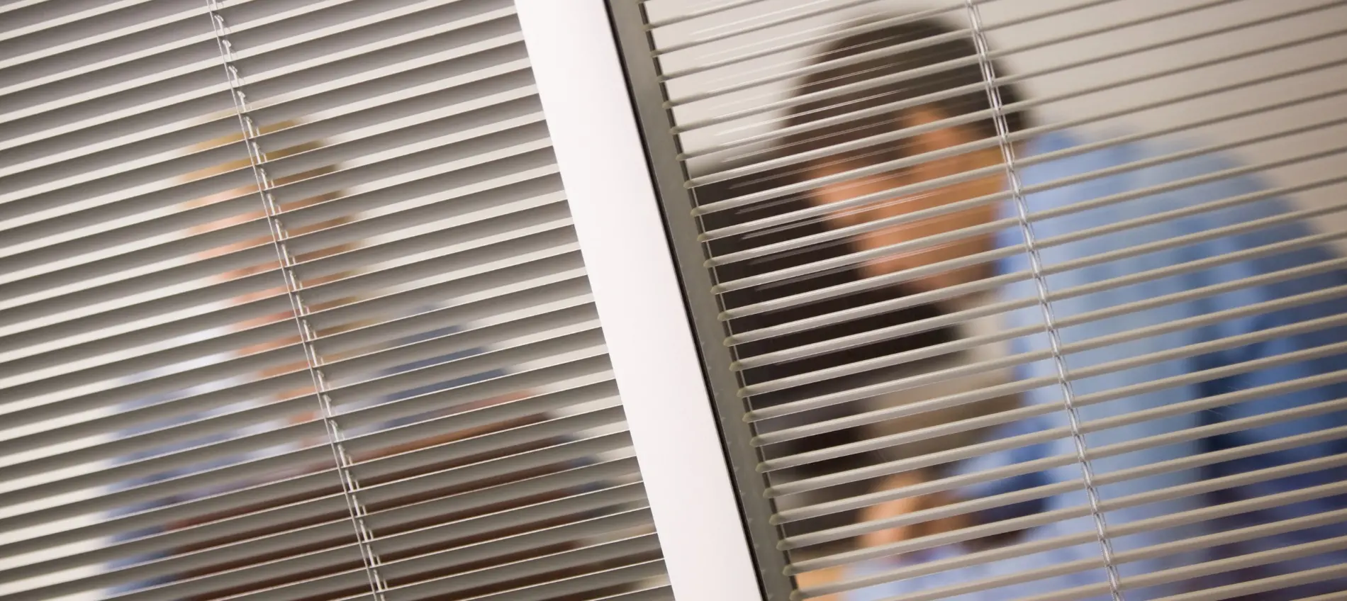Come separare una stanza con eleganza: scopri le soluzioni con tende 