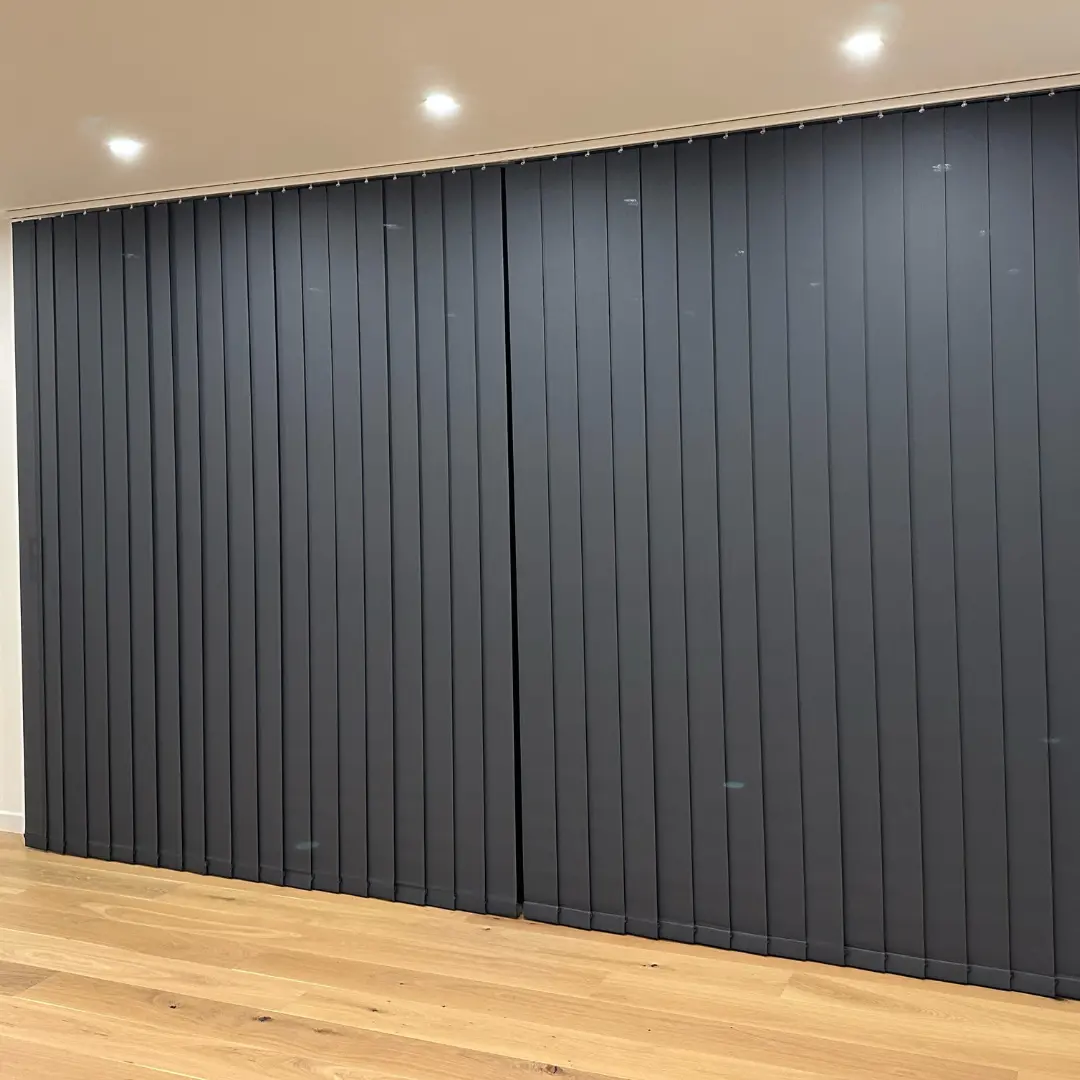 Store californien anti-chaleur anthracite fermé