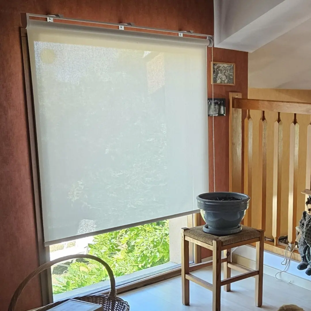 Tende a rullo anti-calore bianche soppalco