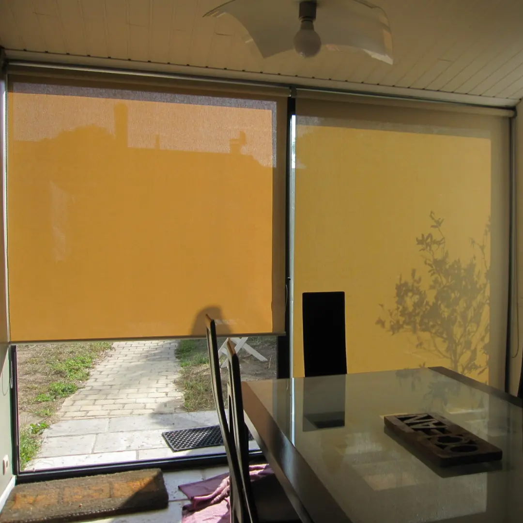 Tende a rullo anti-calore color canapa vetrata