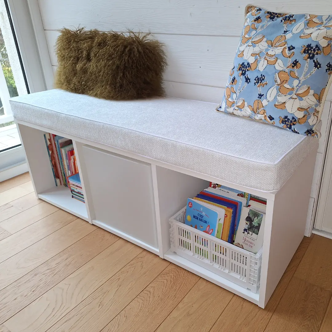 Cuscino per panca interna in rete bianca angolo lettura