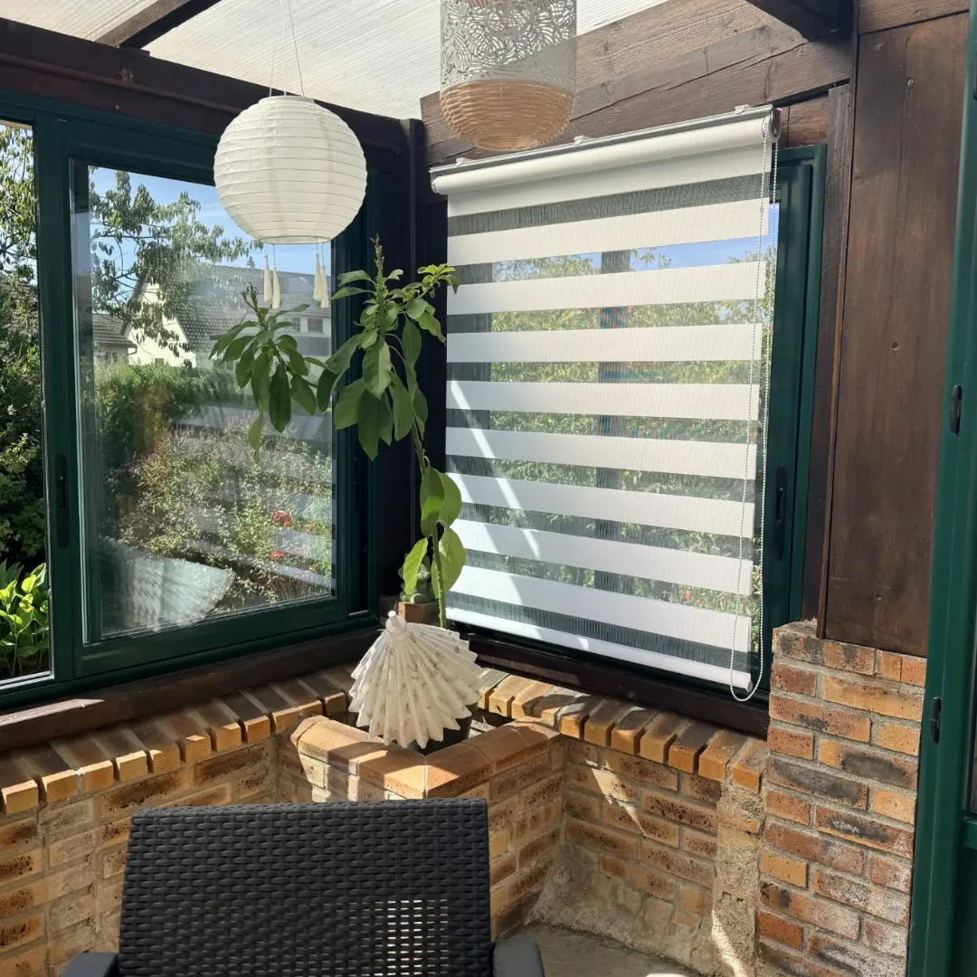 Tende a rullo DUO effetto naturale bianco veranda