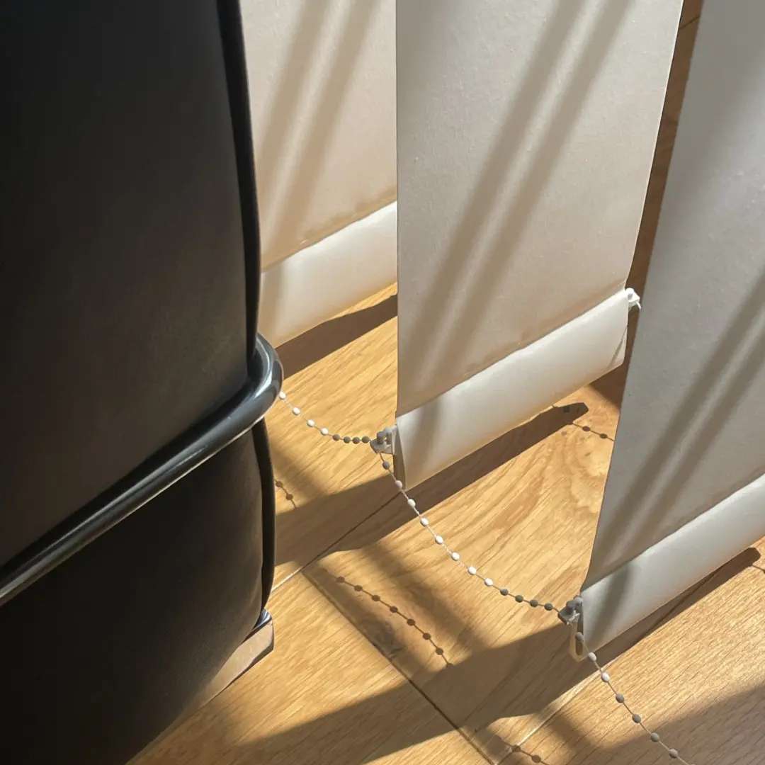 Tenda verticale oscurante tinta unita bianca - zoom