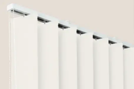 tenda a bande verticali termiche in tessuto ignifugo bianco su misura